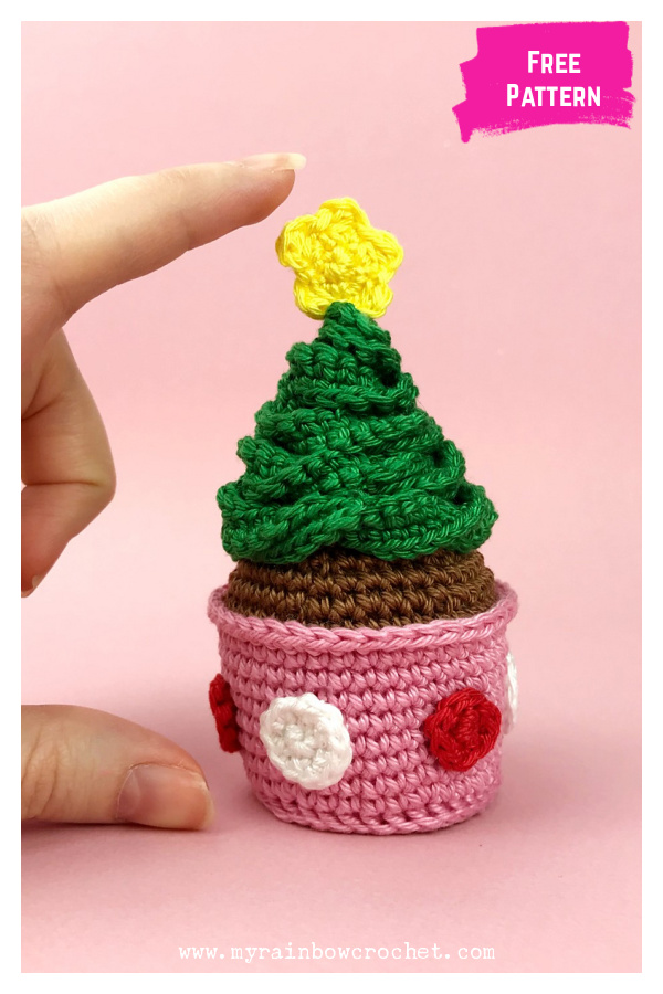 Christmas Cupcake Amigurumi Free Crochet Pattern 